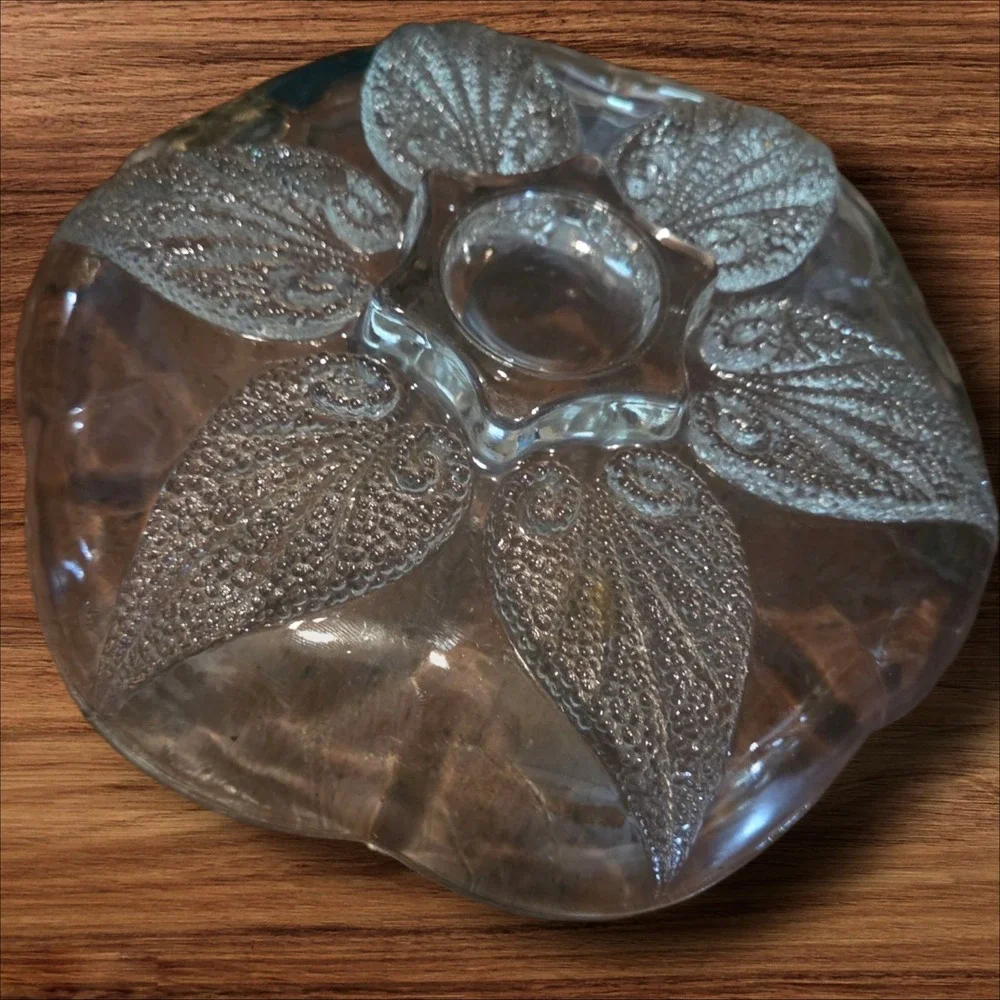 VTG Indiana Pressed  Clear Glass Bowl‎ Textured Leaves In Star Pattern 7.5